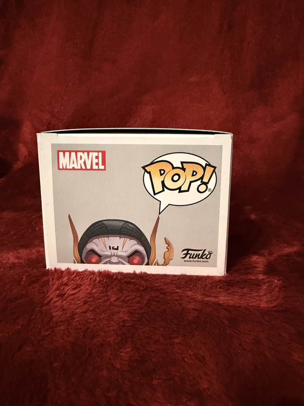 Funko POP! #290 Marvel Corvus Glaive Vinyl Figure - Gold, White & Red - Picture 6 of 6